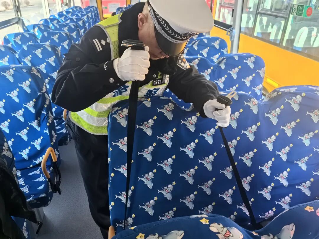 筑牢冬日安全線 校車體檢保平安 | 冬季行動